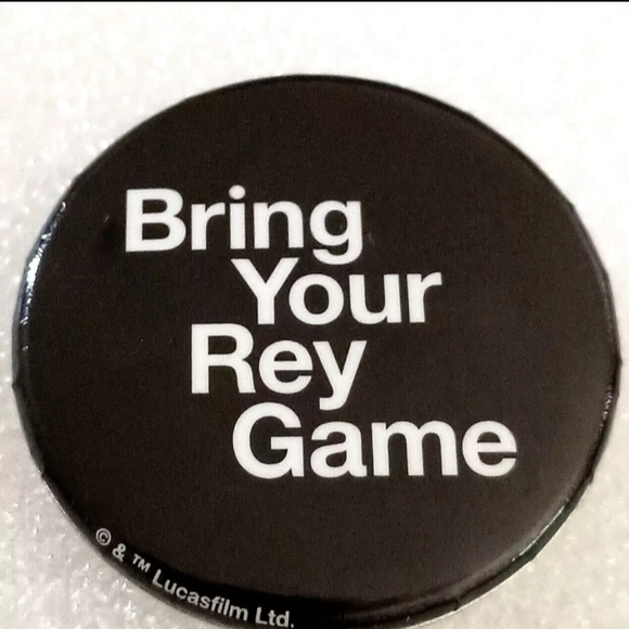 2 Star Wars Rey Target Last Jedi DVD Movie Release Promo Button Pin New NOS 2017 - Picture 4 of 6